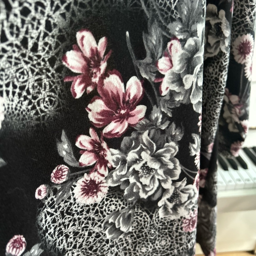 Floral Open-Front Cardigan - Black and Pink - Picture 7 of 16
